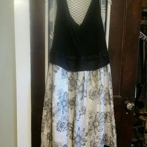 Black and white dress sleeveless
